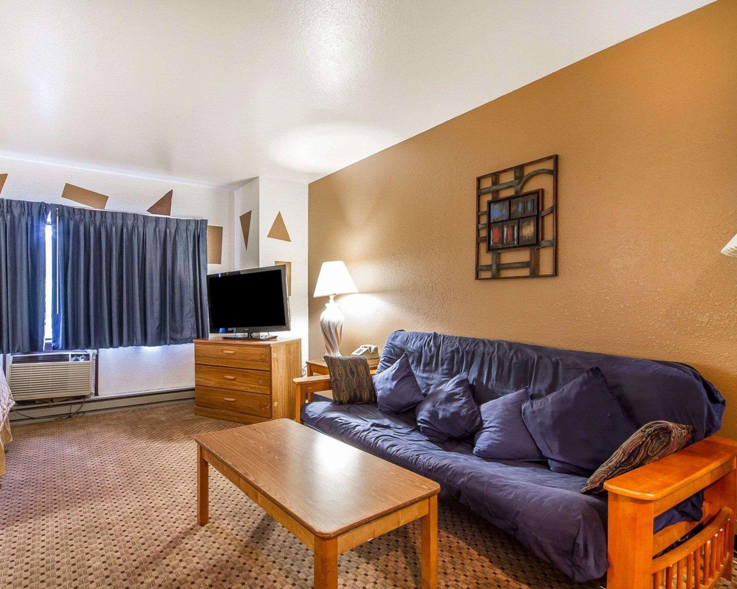 Rodeway Inn & Suites Madison East Dış mekan fotoğraf