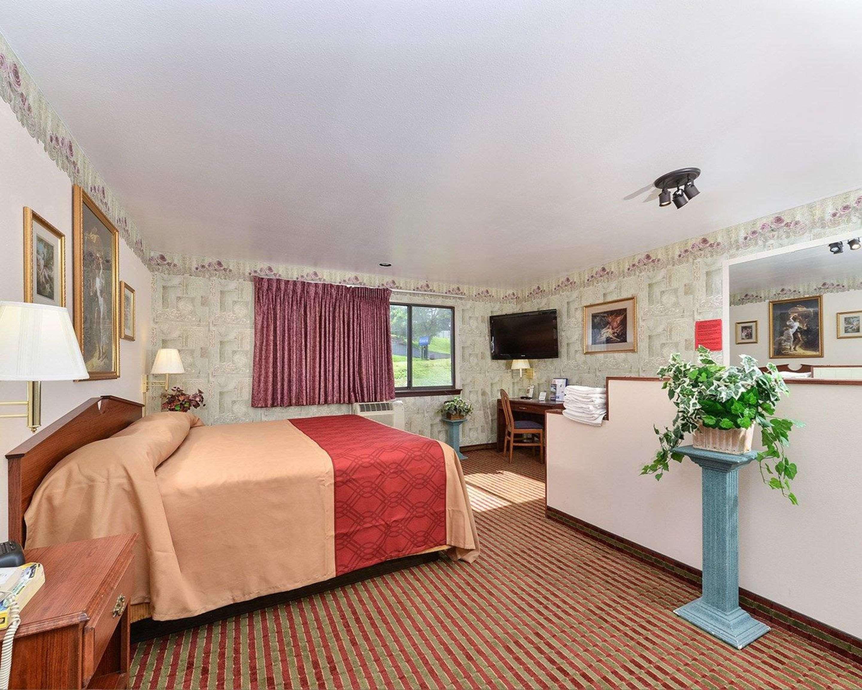 Rodeway Inn & Suites Madison East Dış mekan fotoğraf