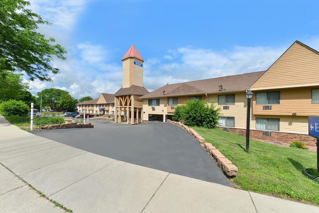 Rodeway Inn & Suites Madison East Dış mekan fotoğraf