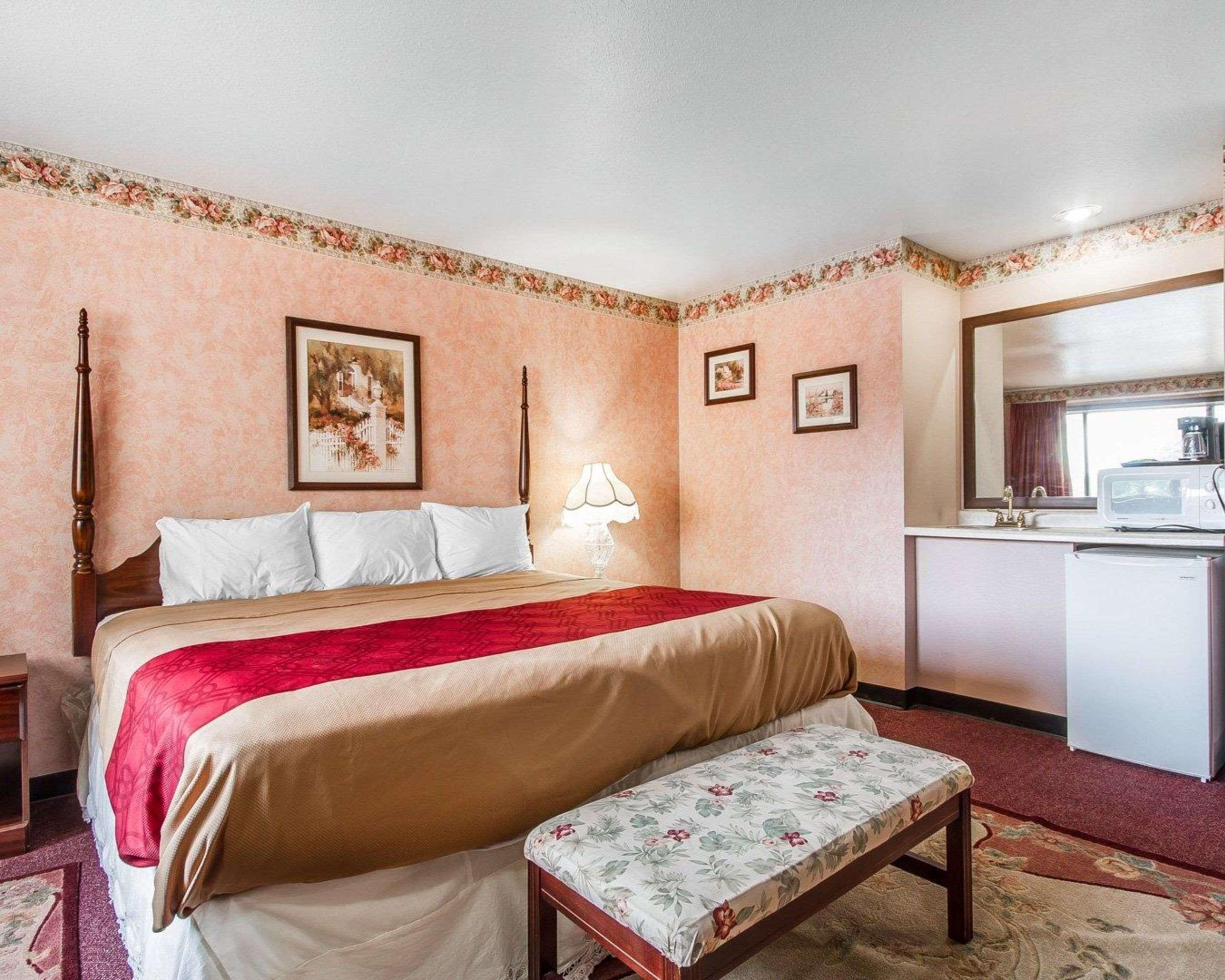 Rodeway Inn & Suites Madison East Dış mekan fotoğraf