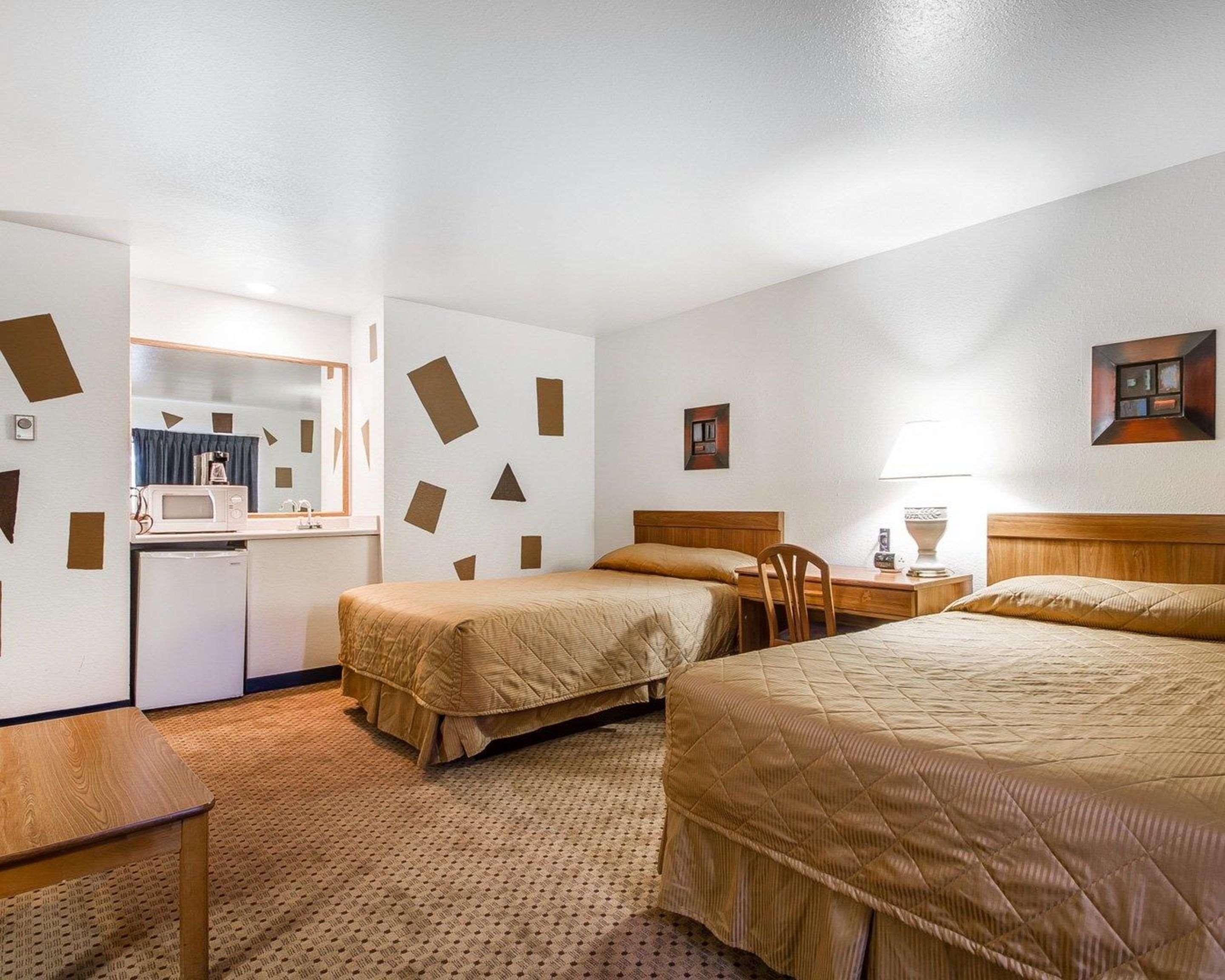 Rodeway Inn & Suites Madison East Dış mekan fotoğraf