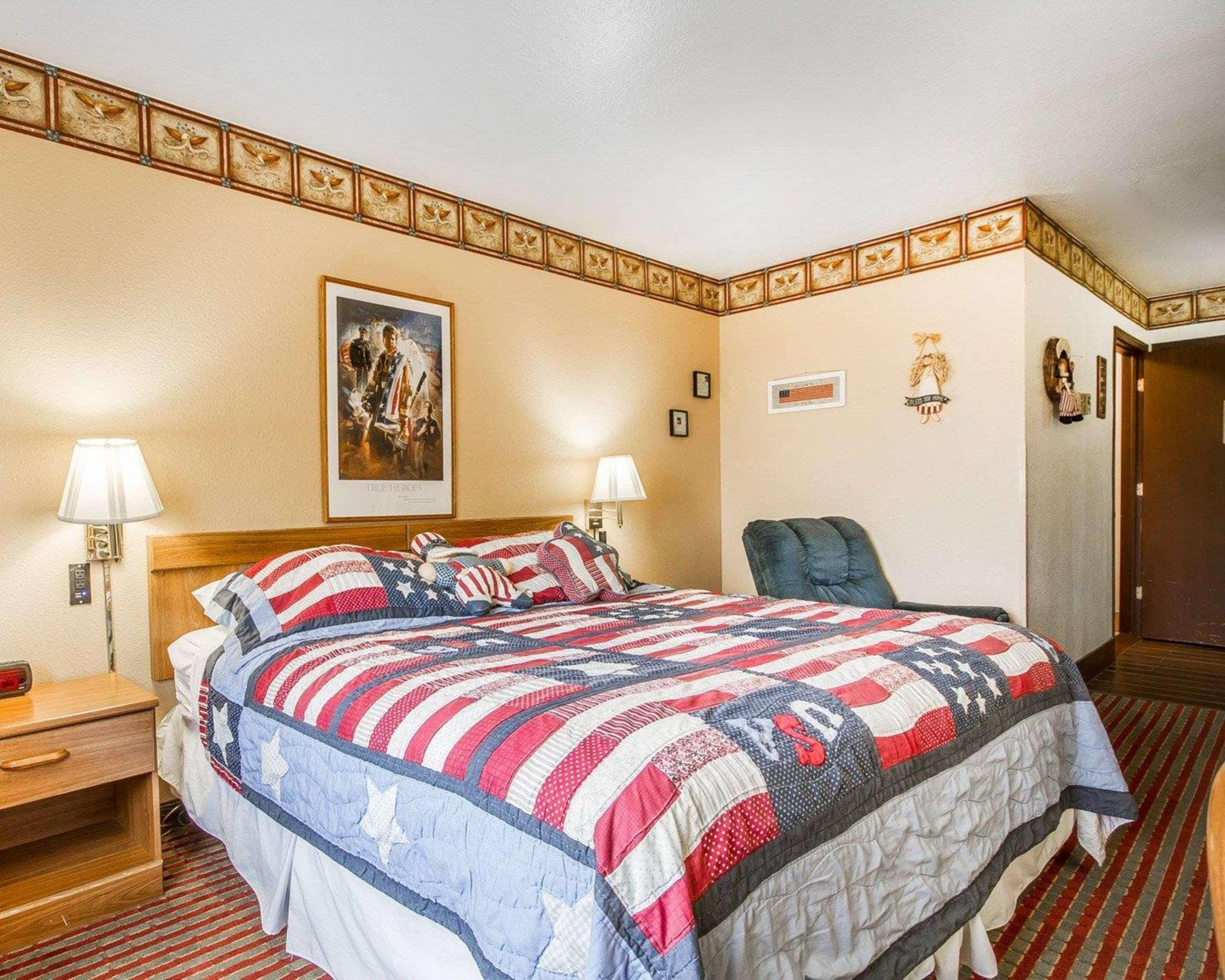 Rodeway Inn & Suites Madison East Dış mekan fotoğraf