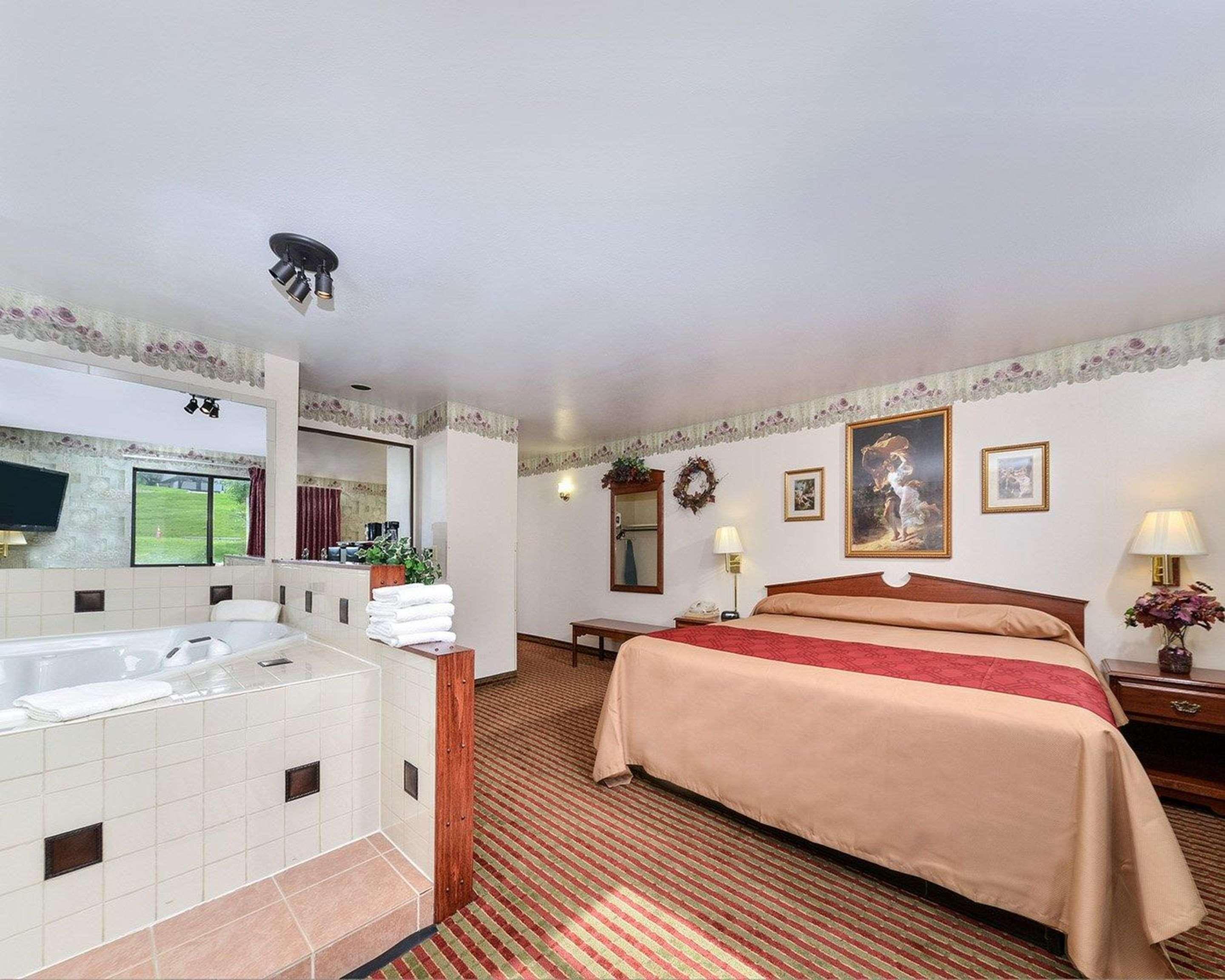 Rodeway Inn & Suites Madison East Dış mekan fotoğraf