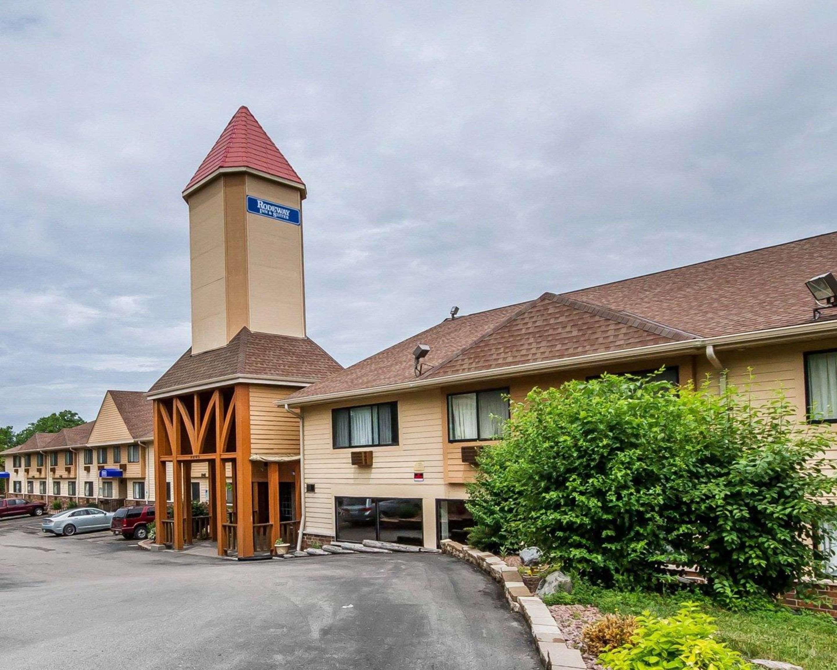 Rodeway Inn & Suites Madison East Dış mekan fotoğraf