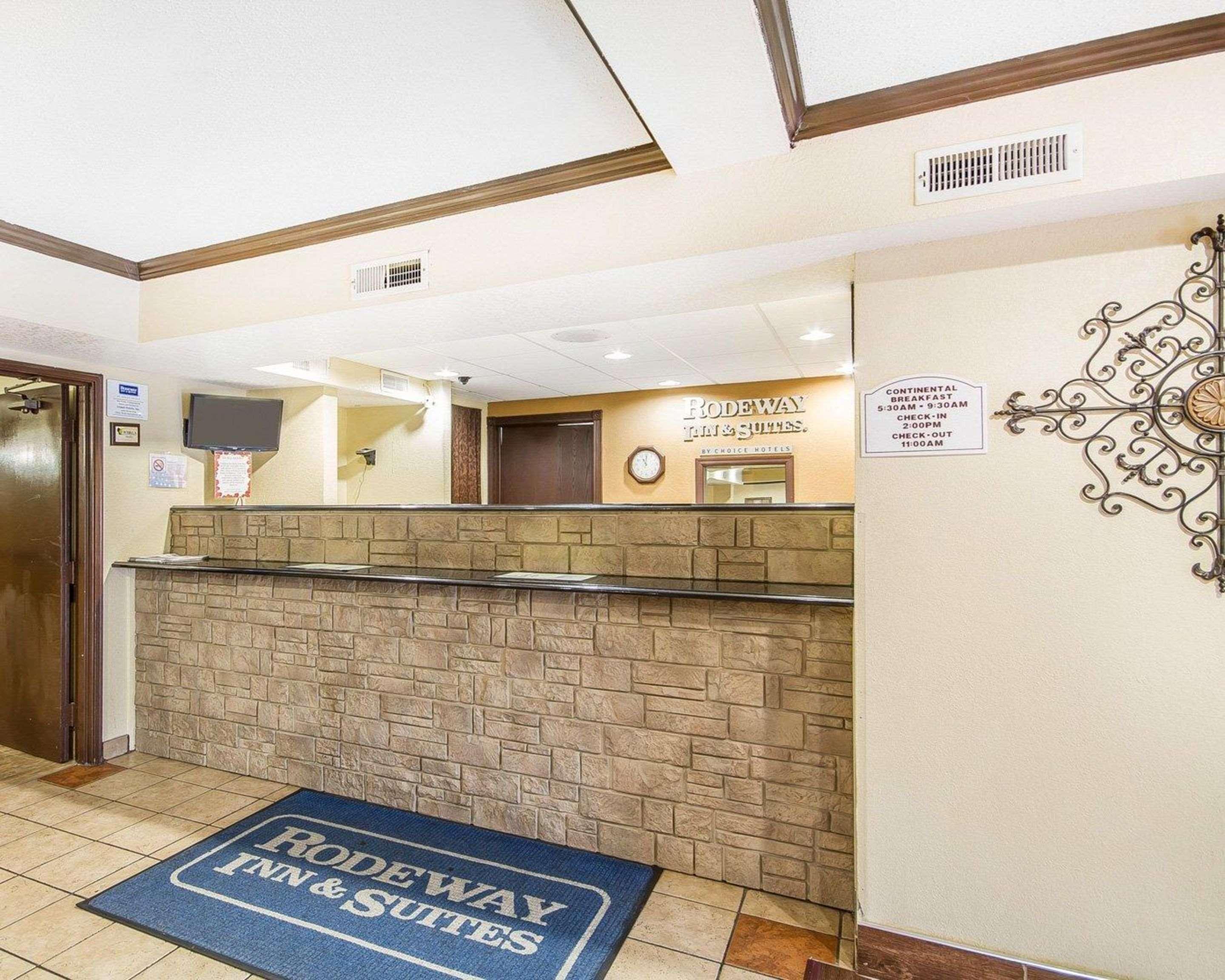 Rodeway Inn & Suites Madison East Dış mekan fotoğraf