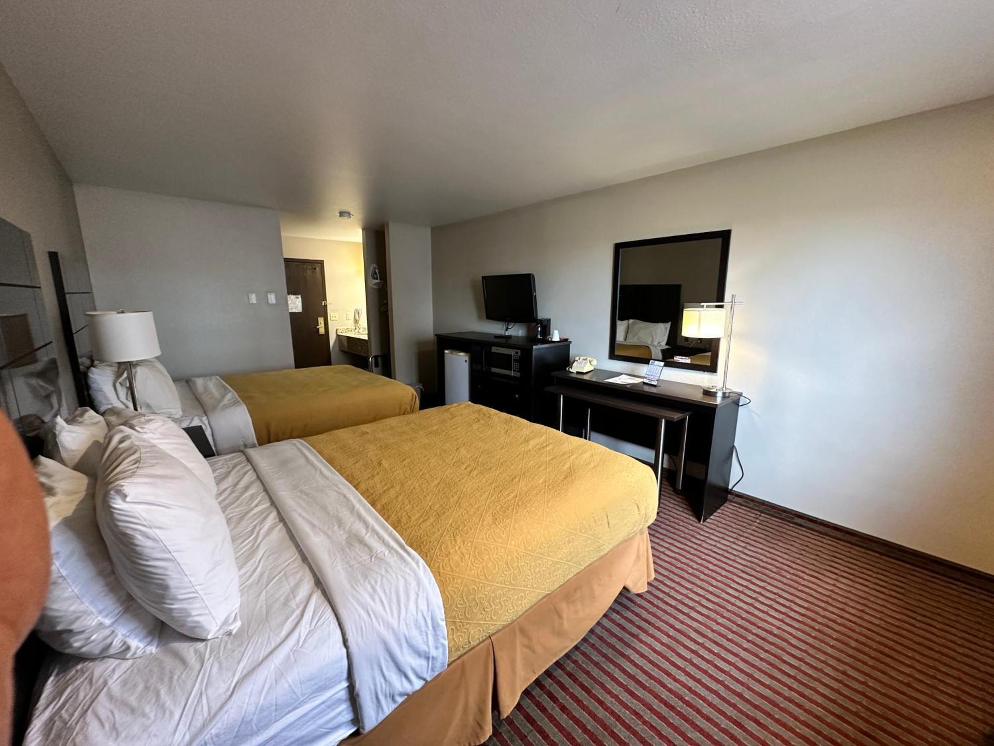 Rodeway Inn & Suites Madison East Dış mekan fotoğraf