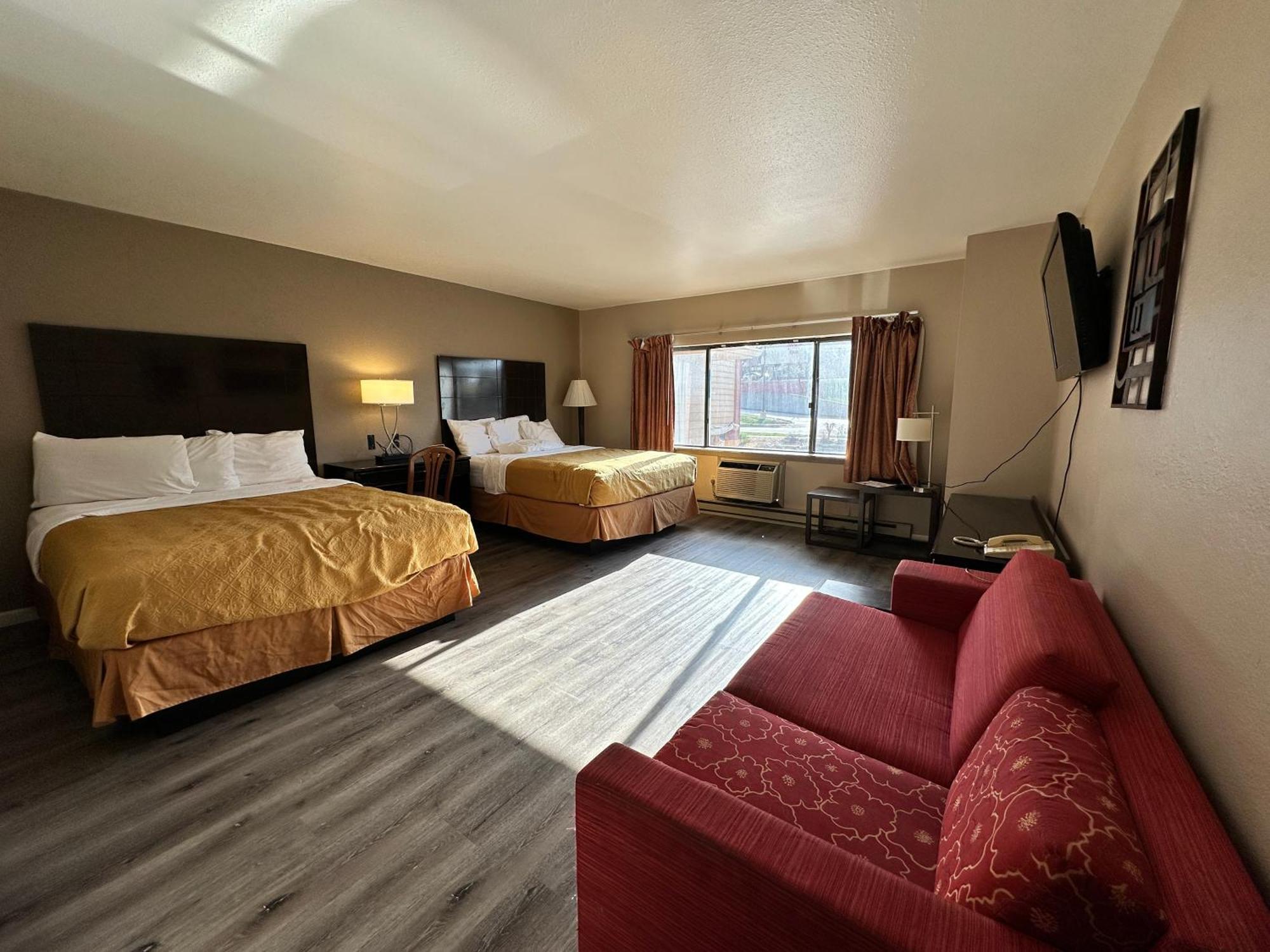 Rodeway Inn & Suites Madison East Dış mekan fotoğraf