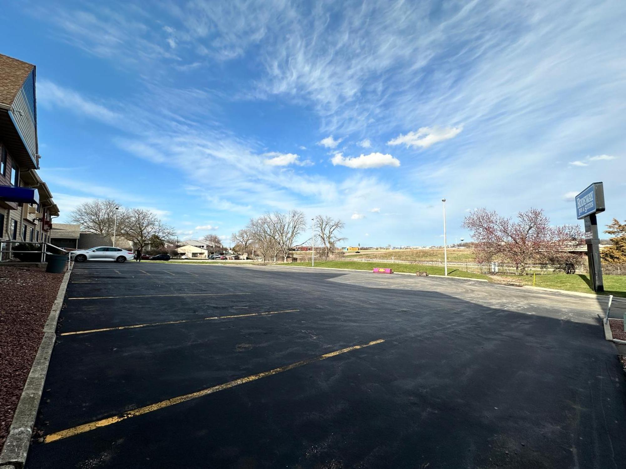 Rodeway Inn & Suites Madison East Dış mekan fotoğraf