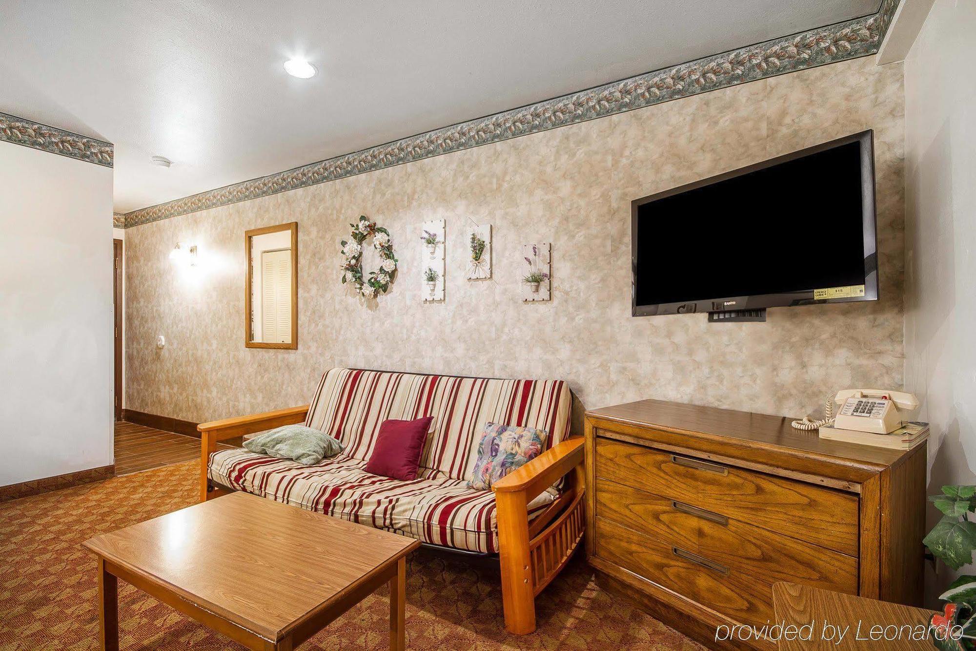 Rodeway Inn & Suites Madison East Dış mekan fotoğraf