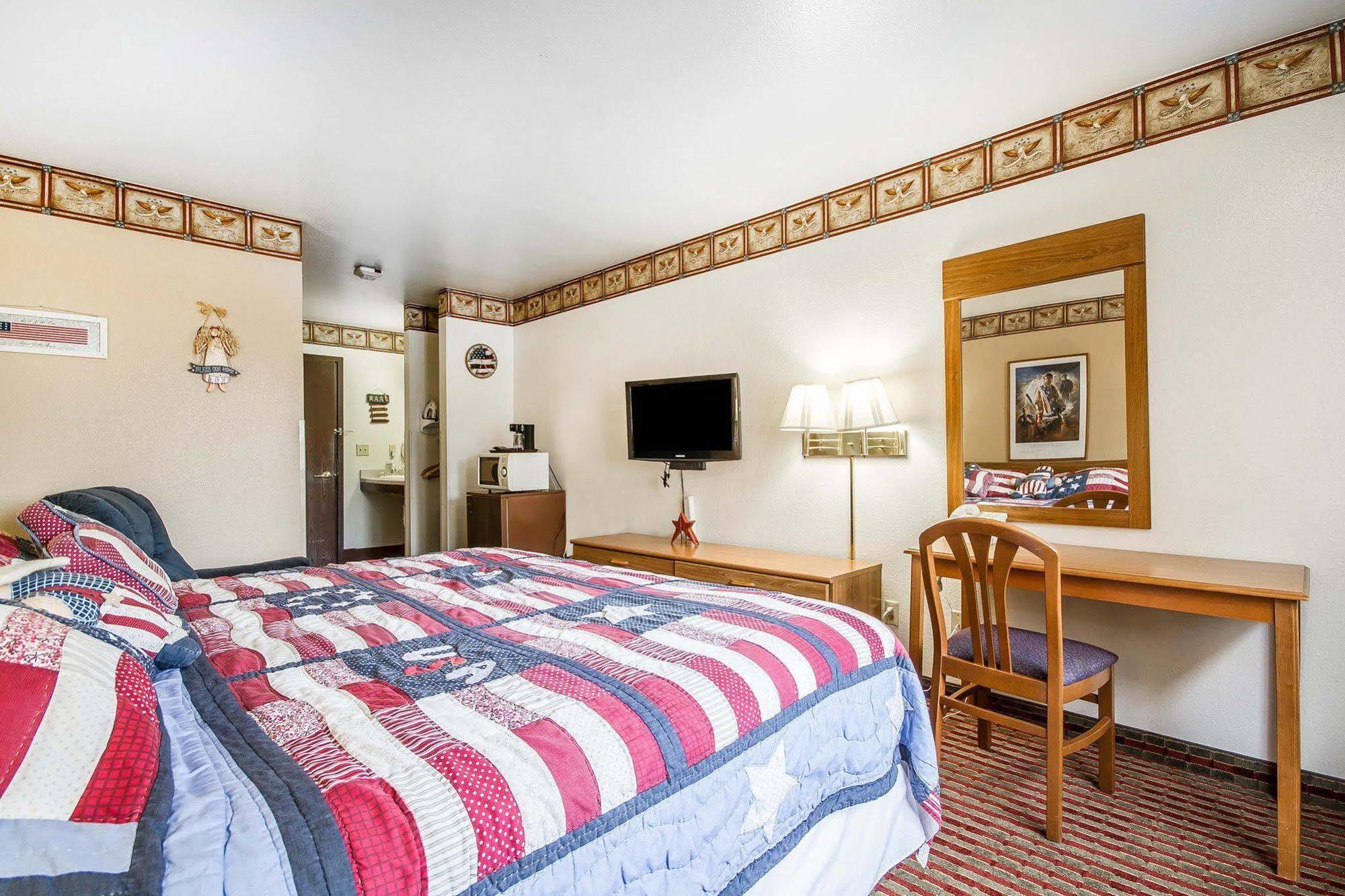 Rodeway Inn & Suites Madison East Dış mekan fotoğraf