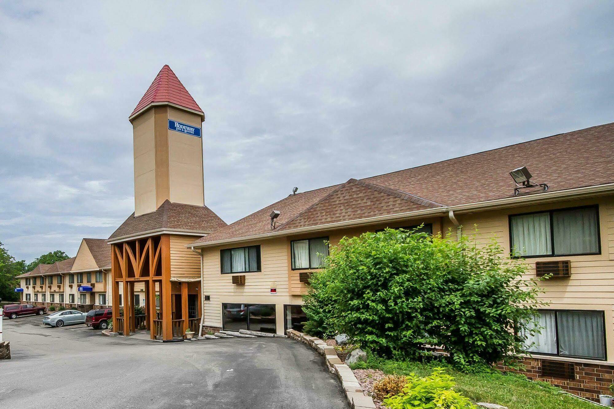 Rodeway Inn & Suites Madison East Dış mekan fotoğraf