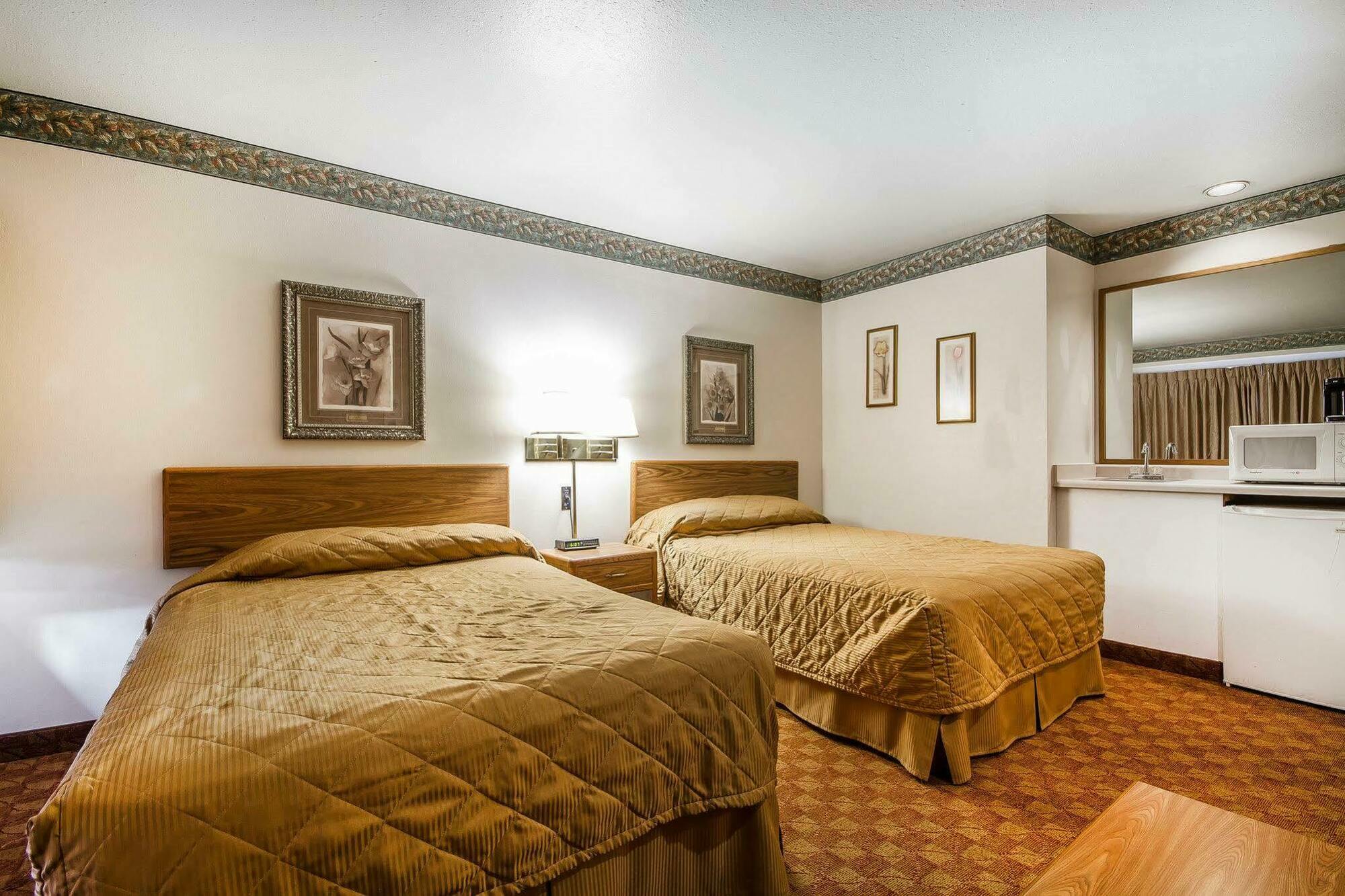 Rodeway Inn & Suites Madison East Dış mekan fotoğraf