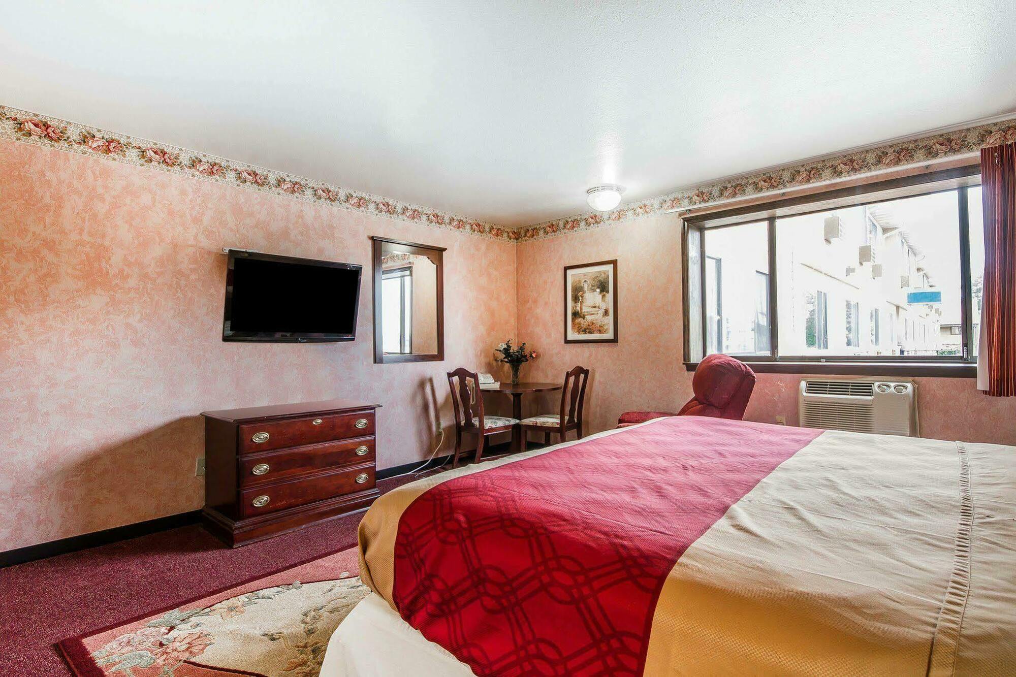 Rodeway Inn & Suites Madison East Dış mekan fotoğraf