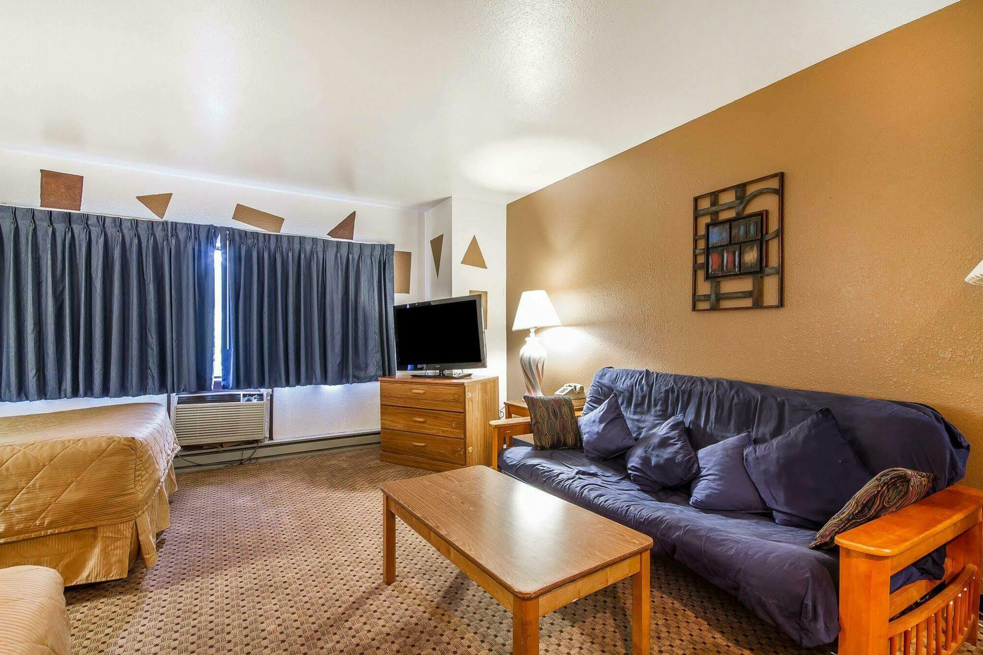 Rodeway Inn & Suites Madison East Dış mekan fotoğraf